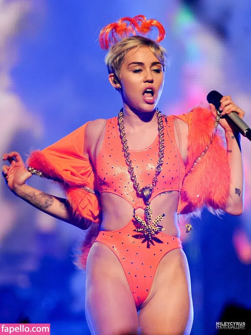 Miley Cyrus Onlyfans Photo Gallery 