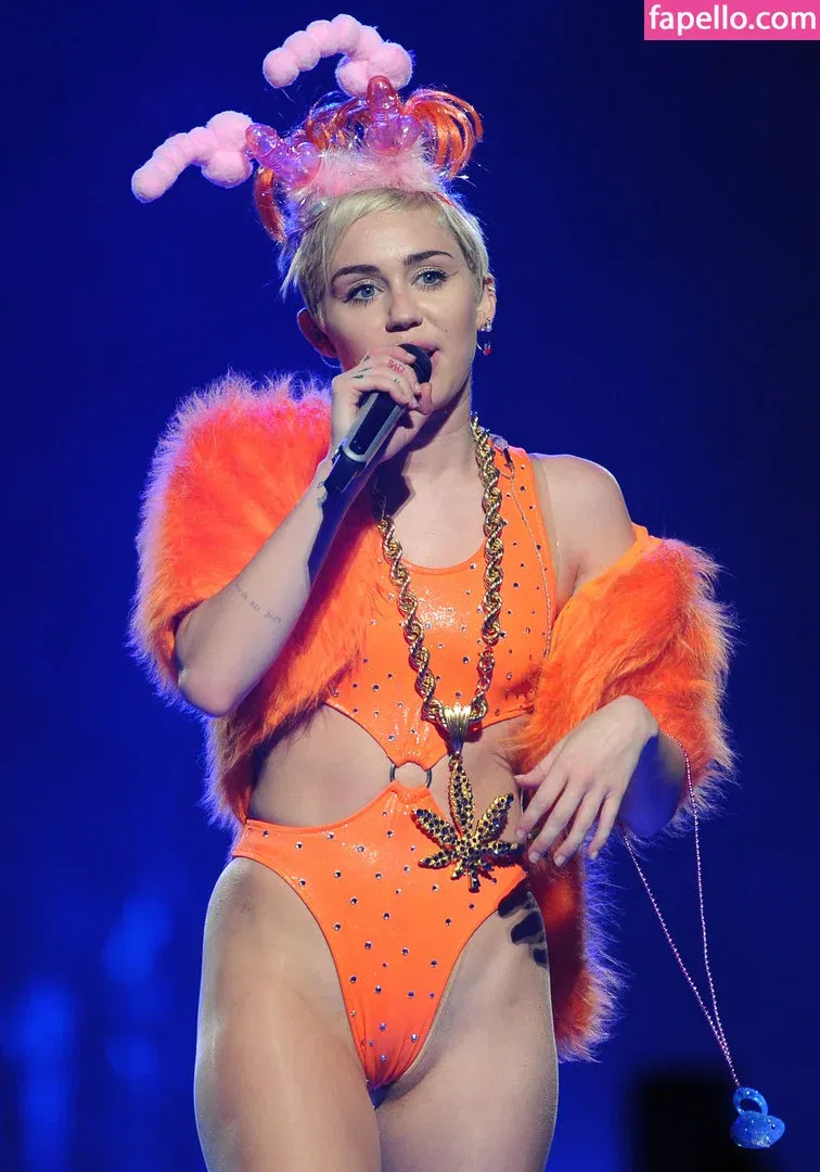 Miley Cyrus Onlyfans Photo Gallery 