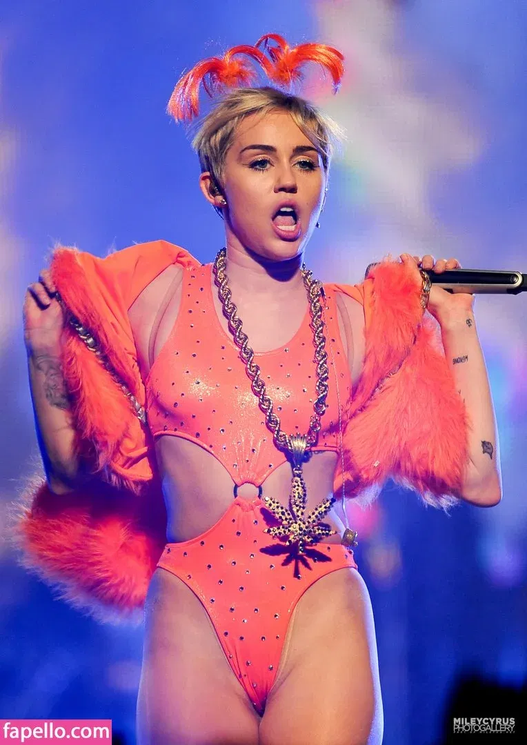 Miley Cyrus Onlyfans Photo Gallery 