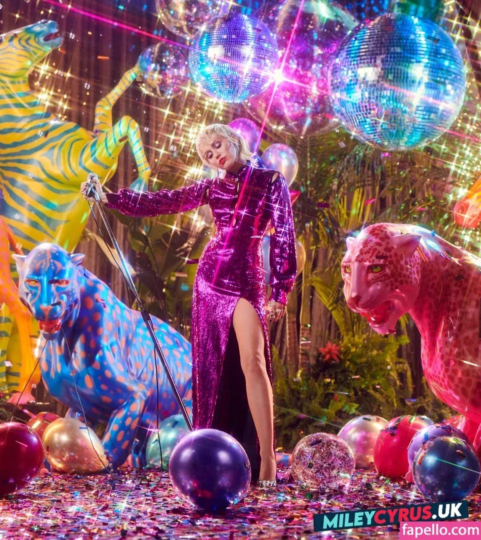 Miley Cyrus Onlyfans Photo Gallery 