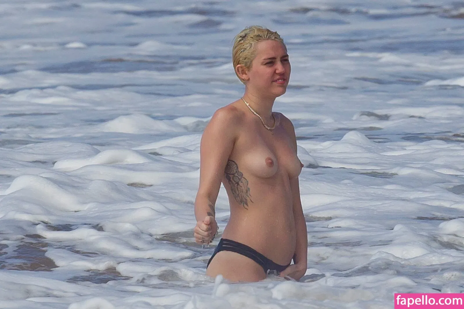 Miley Cyrus Onlyfans Photo Gallery 