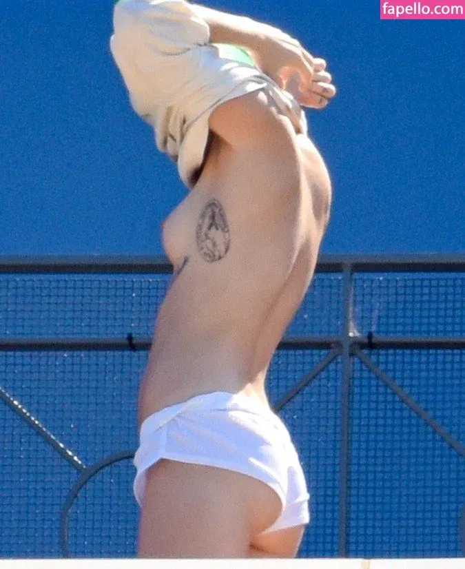 Miley Cyrus Onlyfans Photo Gallery 