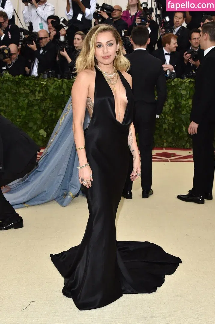 Miley Cyrus Onlyfans Photo Gallery 