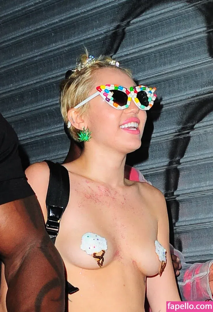 Miley Cyrus Onlyfans Photo Gallery 