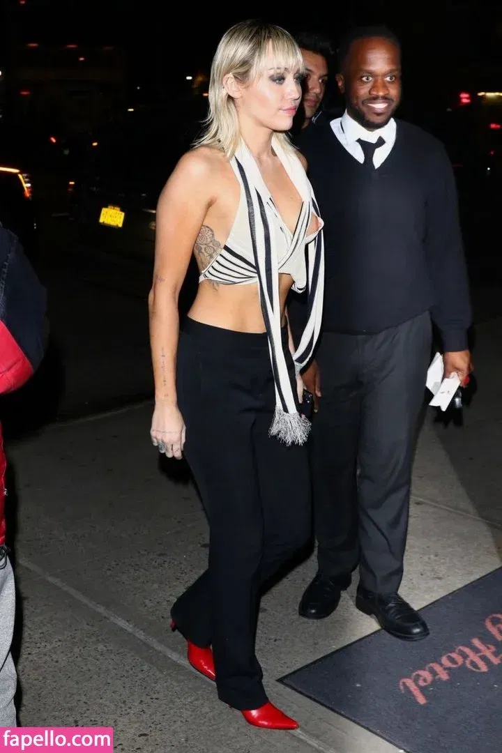 Miley Cyrus Onlyfans Photo Gallery 