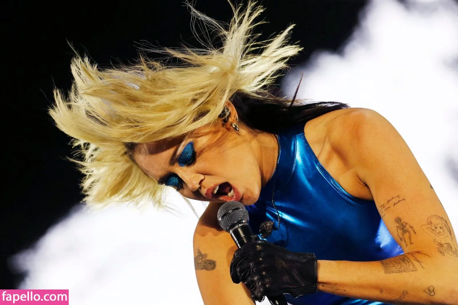 Miley Cyrus Onlyfans Photo Gallery 