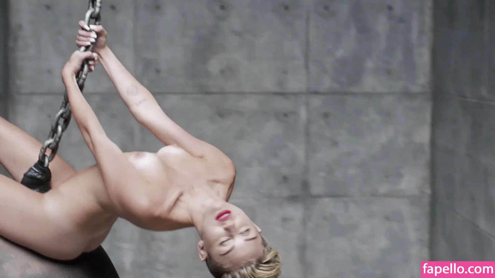 Miley Cyrus Onlyfans Photo Gallery 