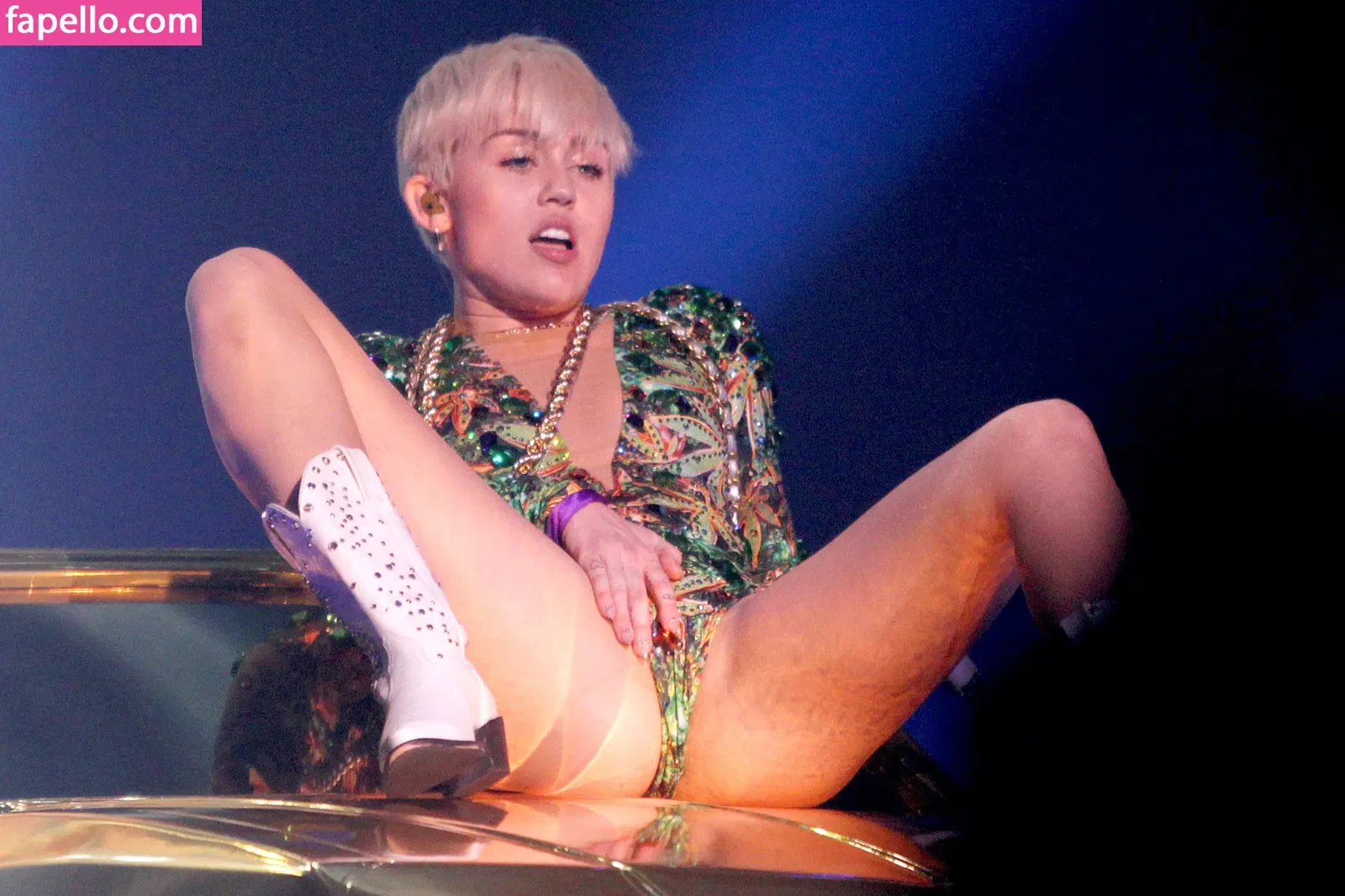 Miley Cyrus Onlyfans Photo Gallery 