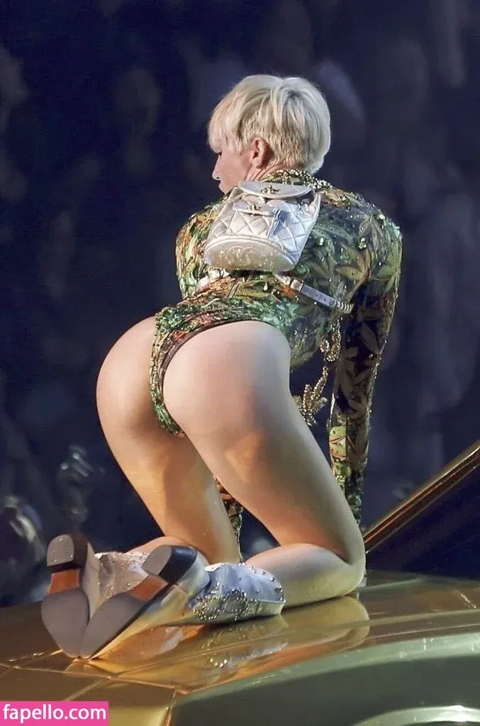 Miley Cyrus Onlyfans Photo Gallery 