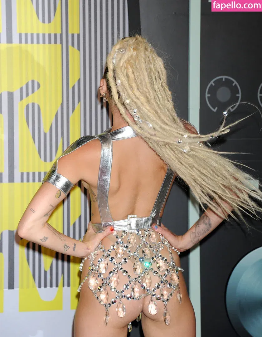 Miley Cyrus Onlyfans Photo Gallery 