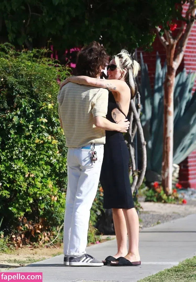 Miley Cyrus Onlyfans Photo Gallery 