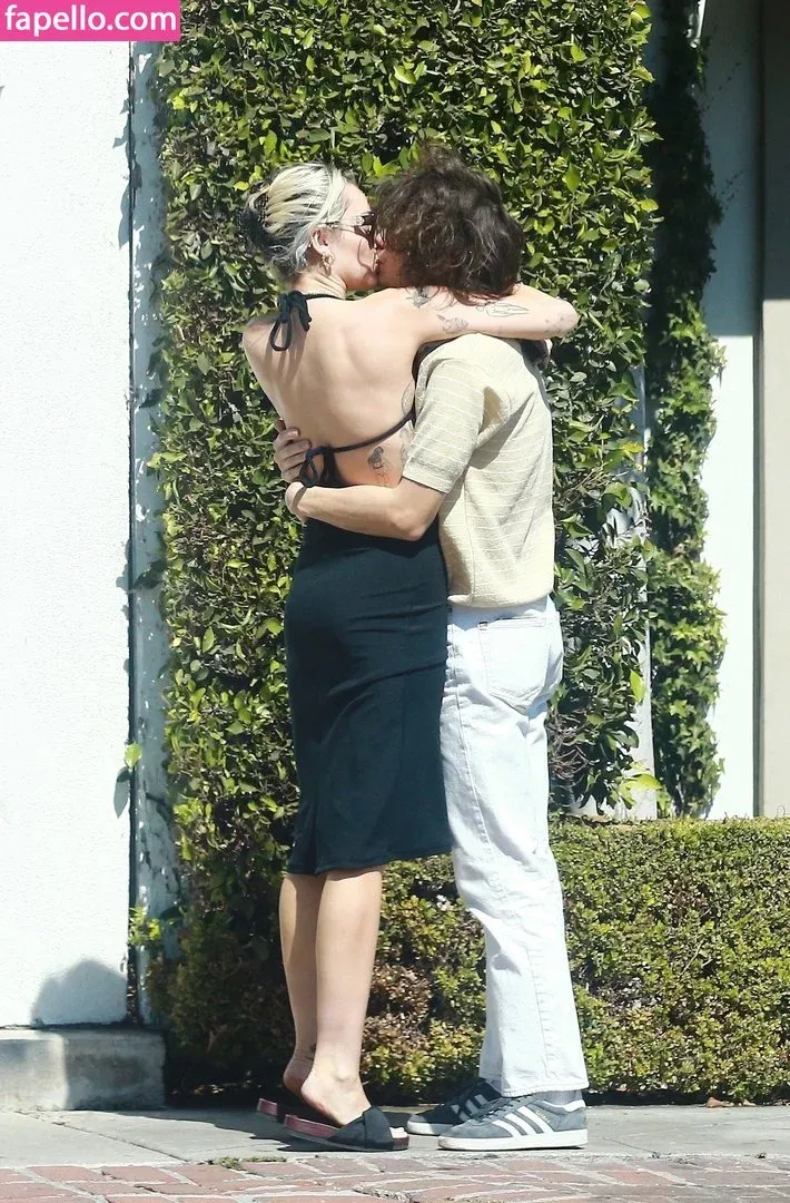 Miley Cyrus Onlyfans Photo Gallery 