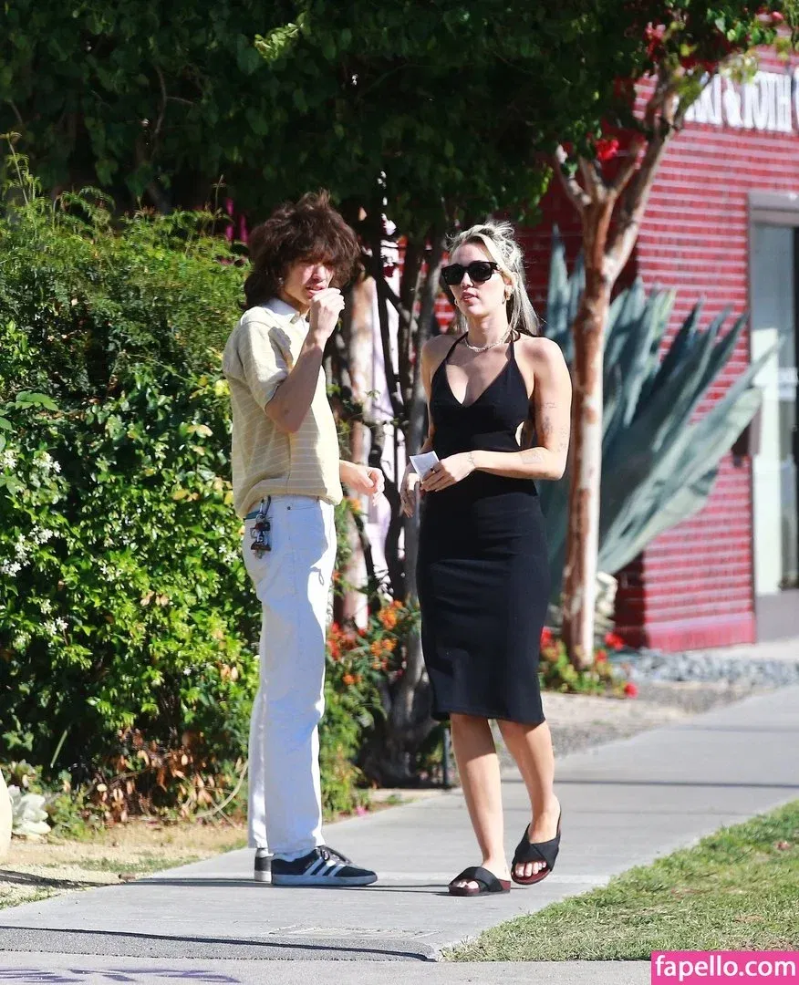 Miley Cyrus Onlyfans Photo Gallery 