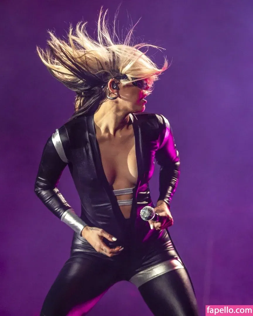 Miley Cyrus Onlyfans Photo Gallery 