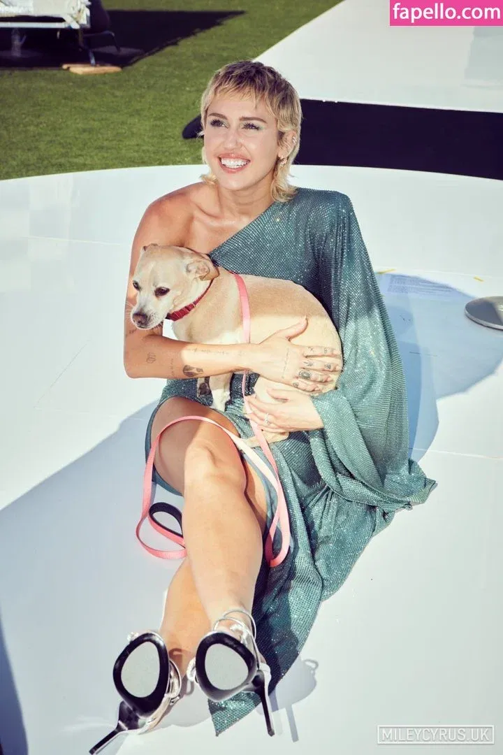 Miley Cyrus Onlyfans Photo Gallery 