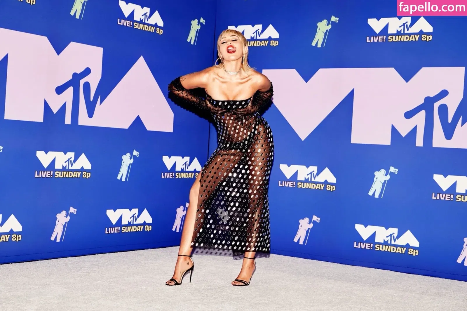 Miley Cyrus Onlyfans Photo Gallery 