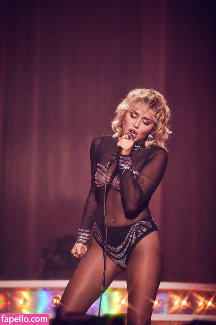 Miley Cyrus Onlyfans Photo Gallery 