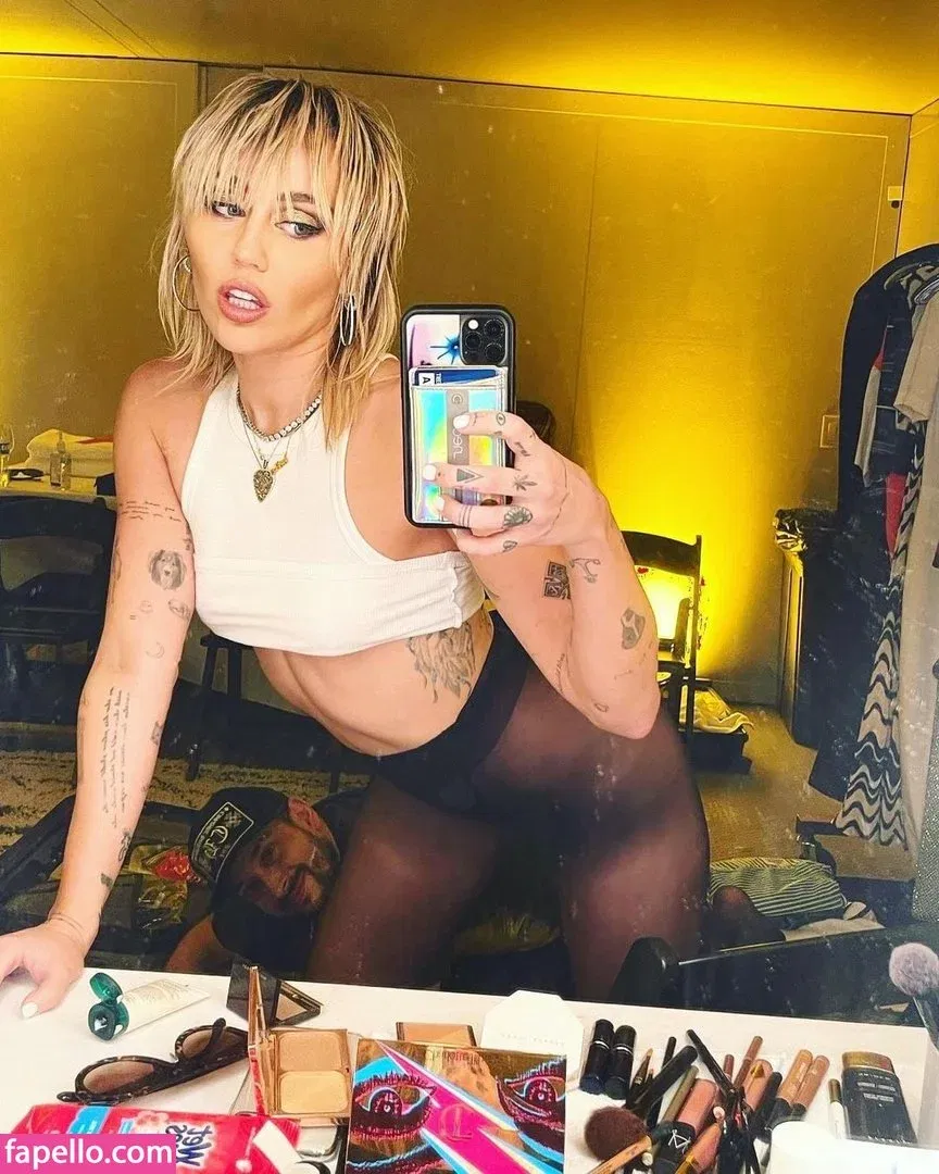 Miley Cyrus Onlyfans Photo Gallery 