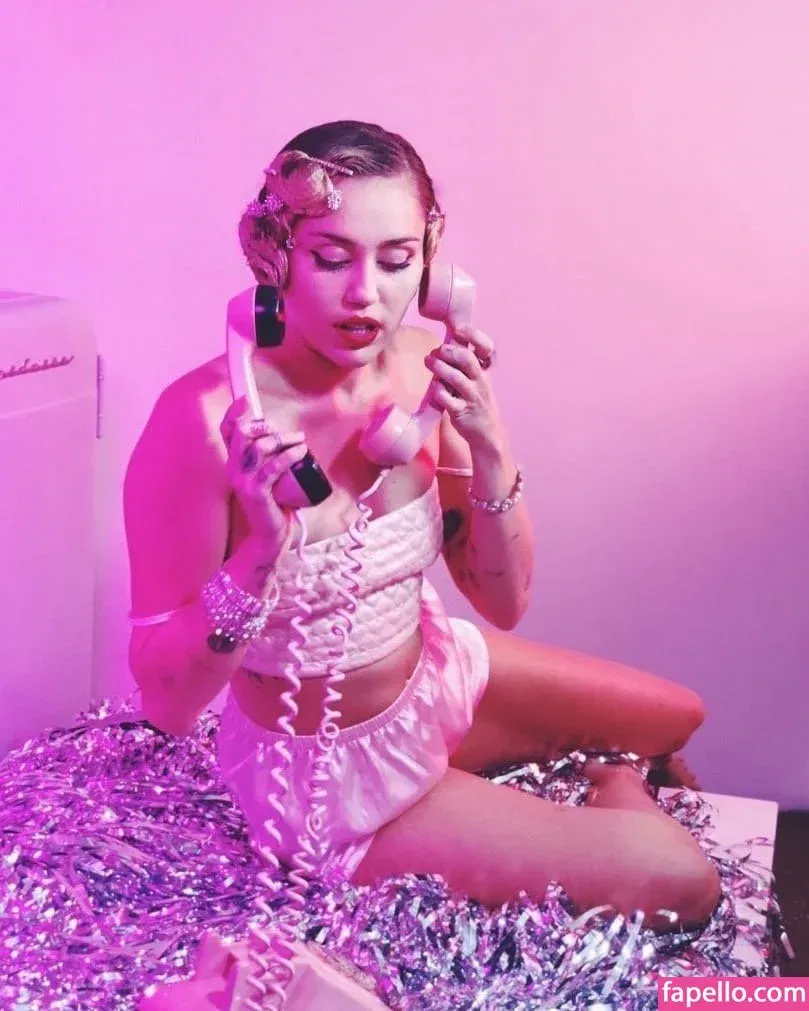 Miley Cyrus Onlyfans Photo Gallery 