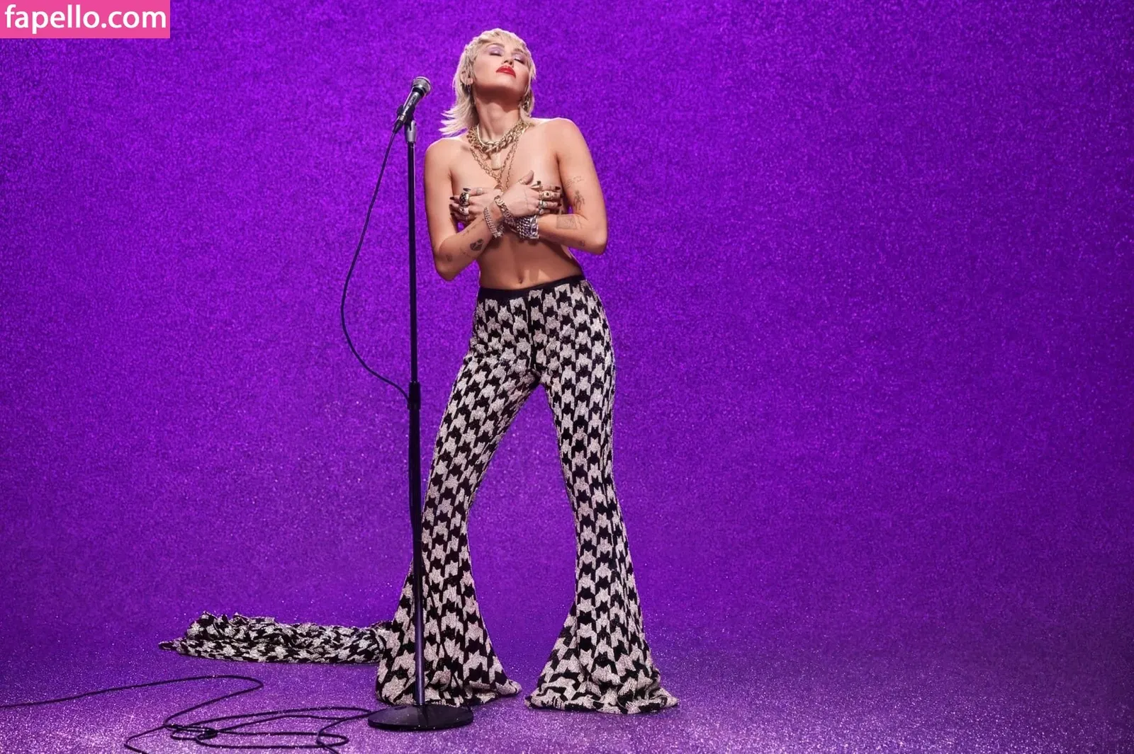 Miley Cyrus Onlyfans Photo Gallery 