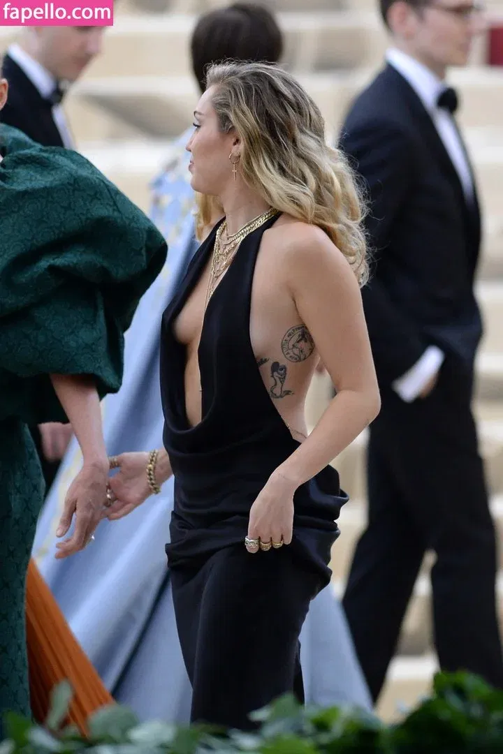 Miley Cyrus Onlyfans Photo Gallery 