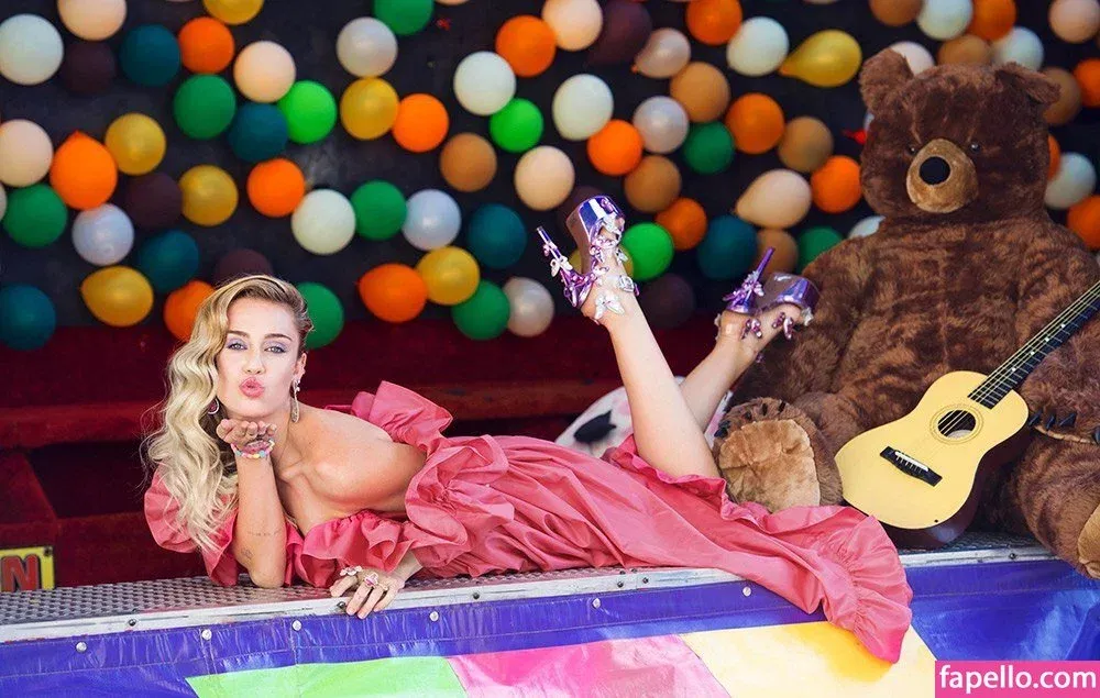 Miley Cyrus Onlyfans Photo Gallery 