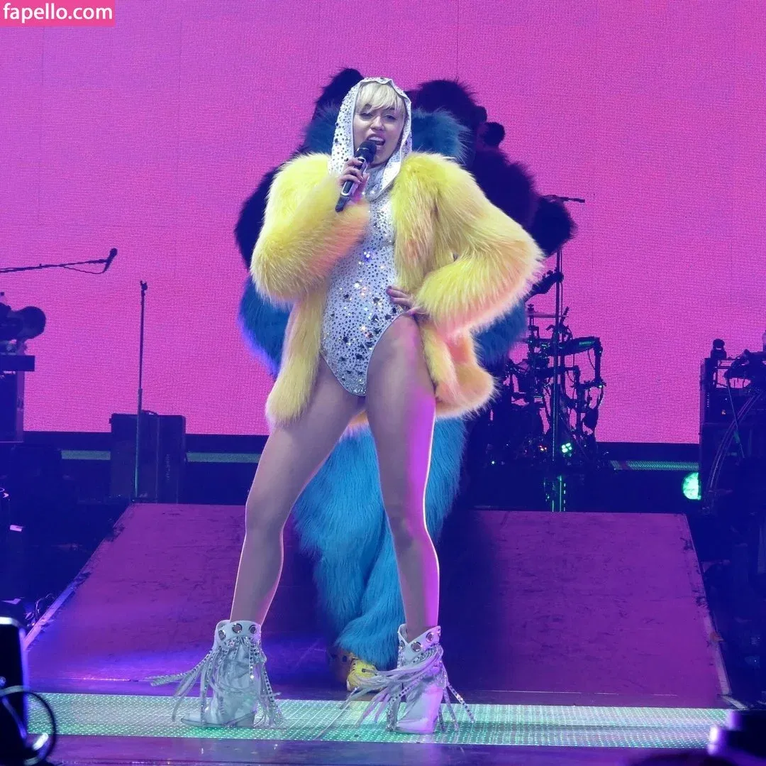 Miley Cyrus Onlyfans Photo Gallery 