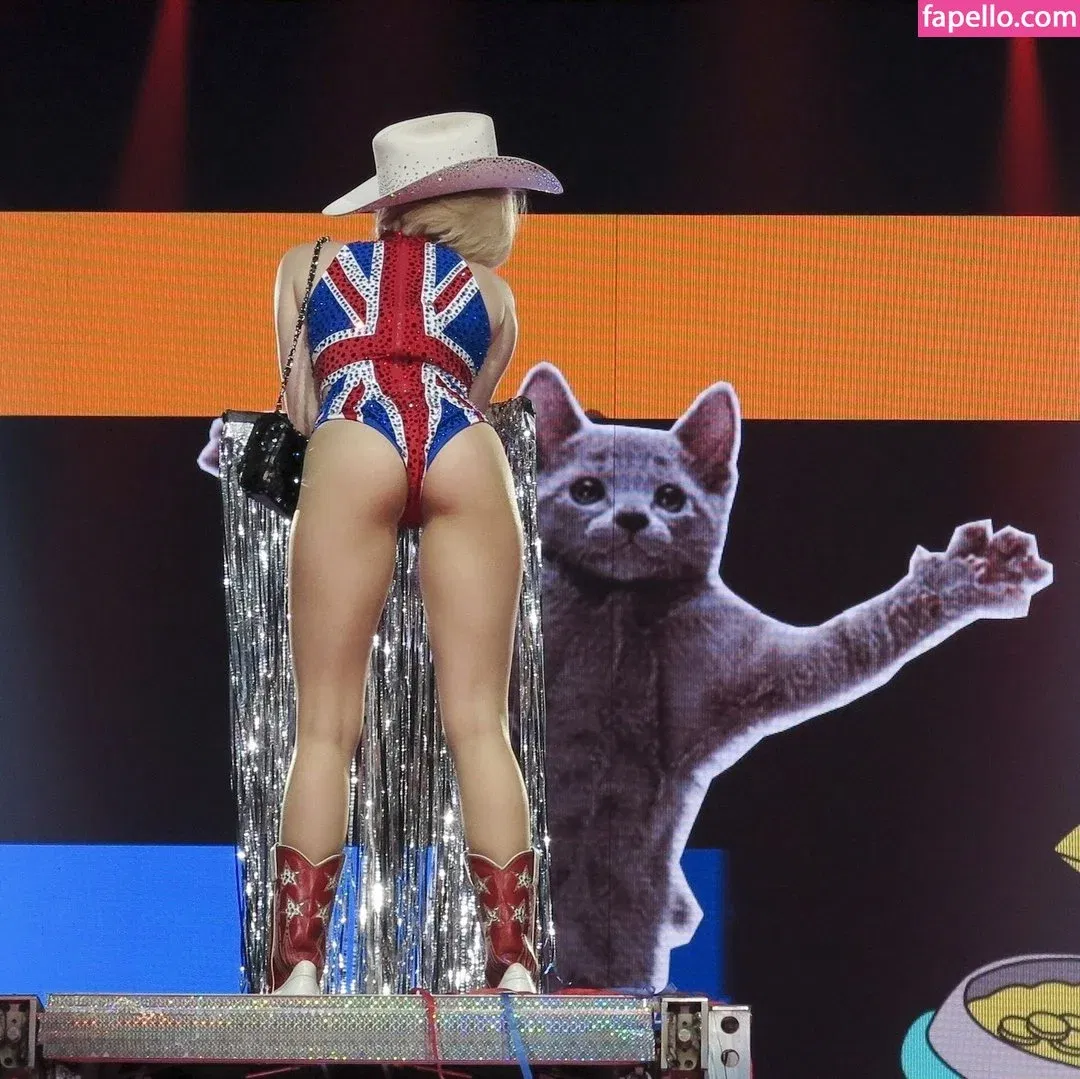 Miley Cyrus Onlyfans Photo Gallery 