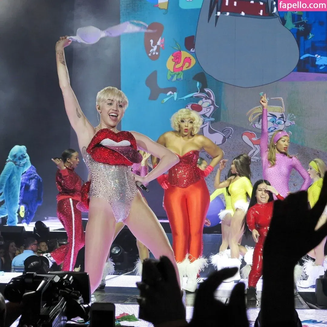 Miley Cyrus Onlyfans Photo Gallery 