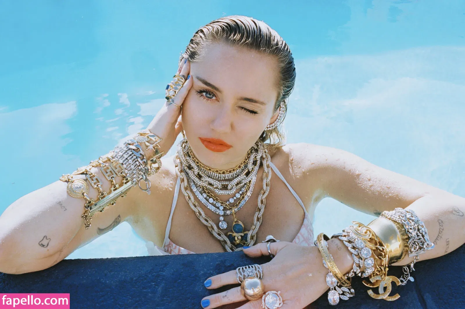 Miley Cyrus Onlyfans Photo Gallery 