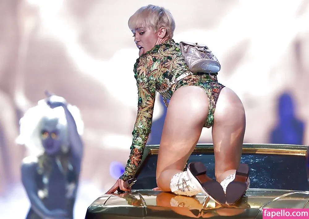 Miley Cyrus Onlyfans Photo Gallery 