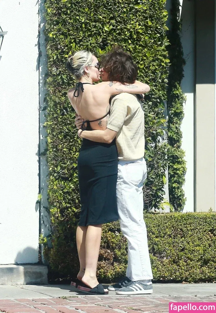 Miley Cyrus Onlyfans Photo Gallery 