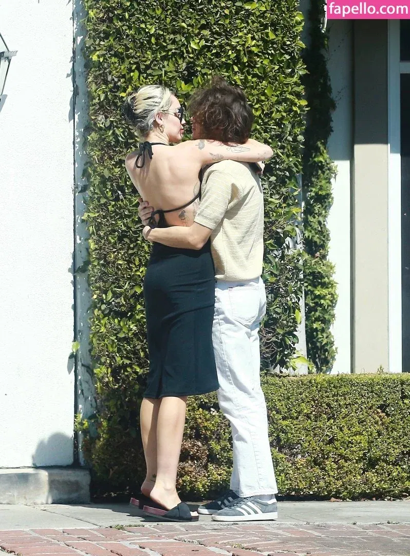 Miley Cyrus Onlyfans Photo Gallery 