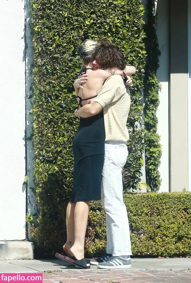 Miley Cyrus Onlyfans Photo Gallery 