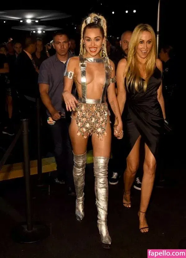 Miley Cyrus Onlyfans Photo Gallery 