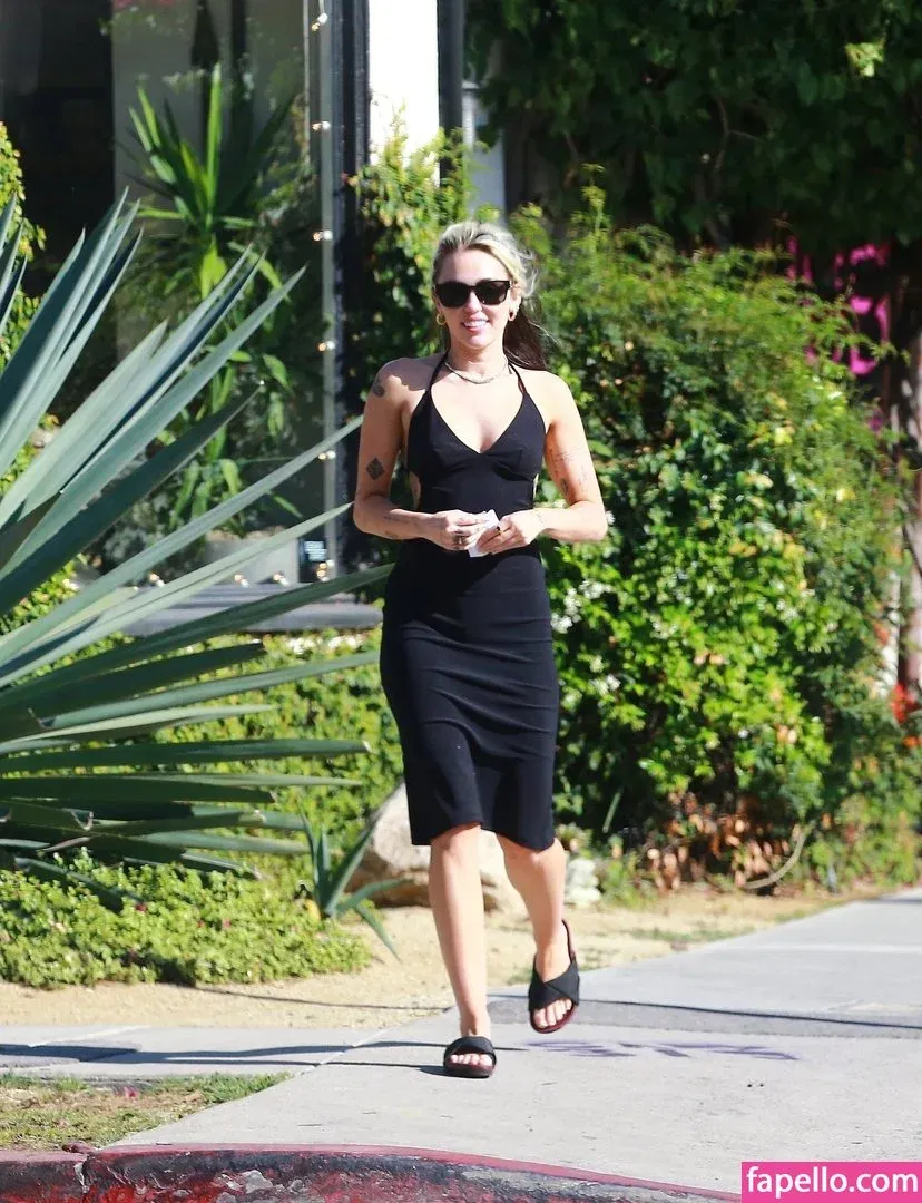 Miley Cyrus Onlyfans Photo Gallery 