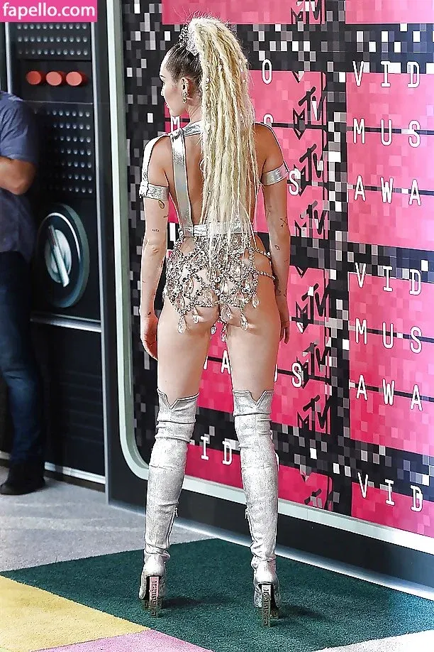 Miley Cyrus Onlyfans Photo Gallery 