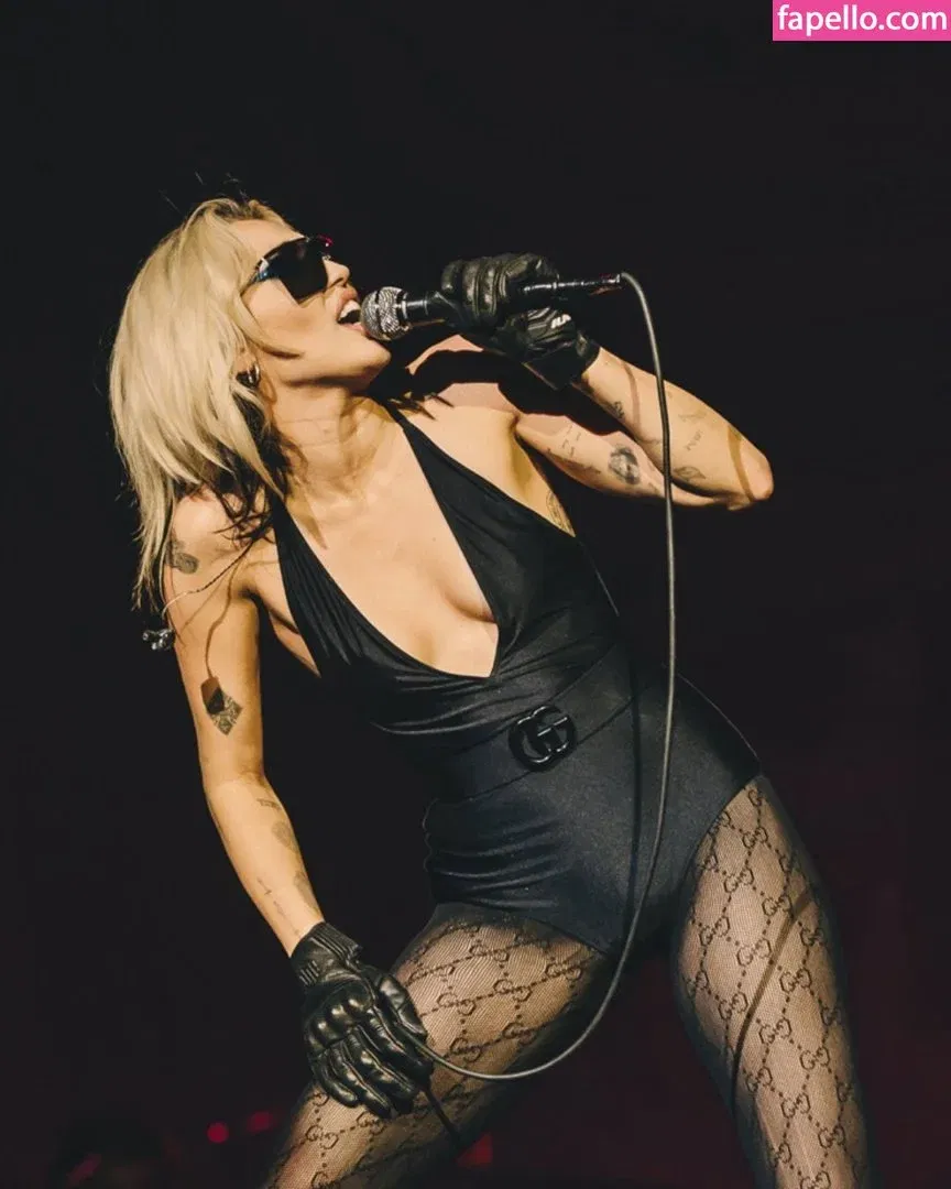 Miley Cyrus Onlyfans Photo Gallery 