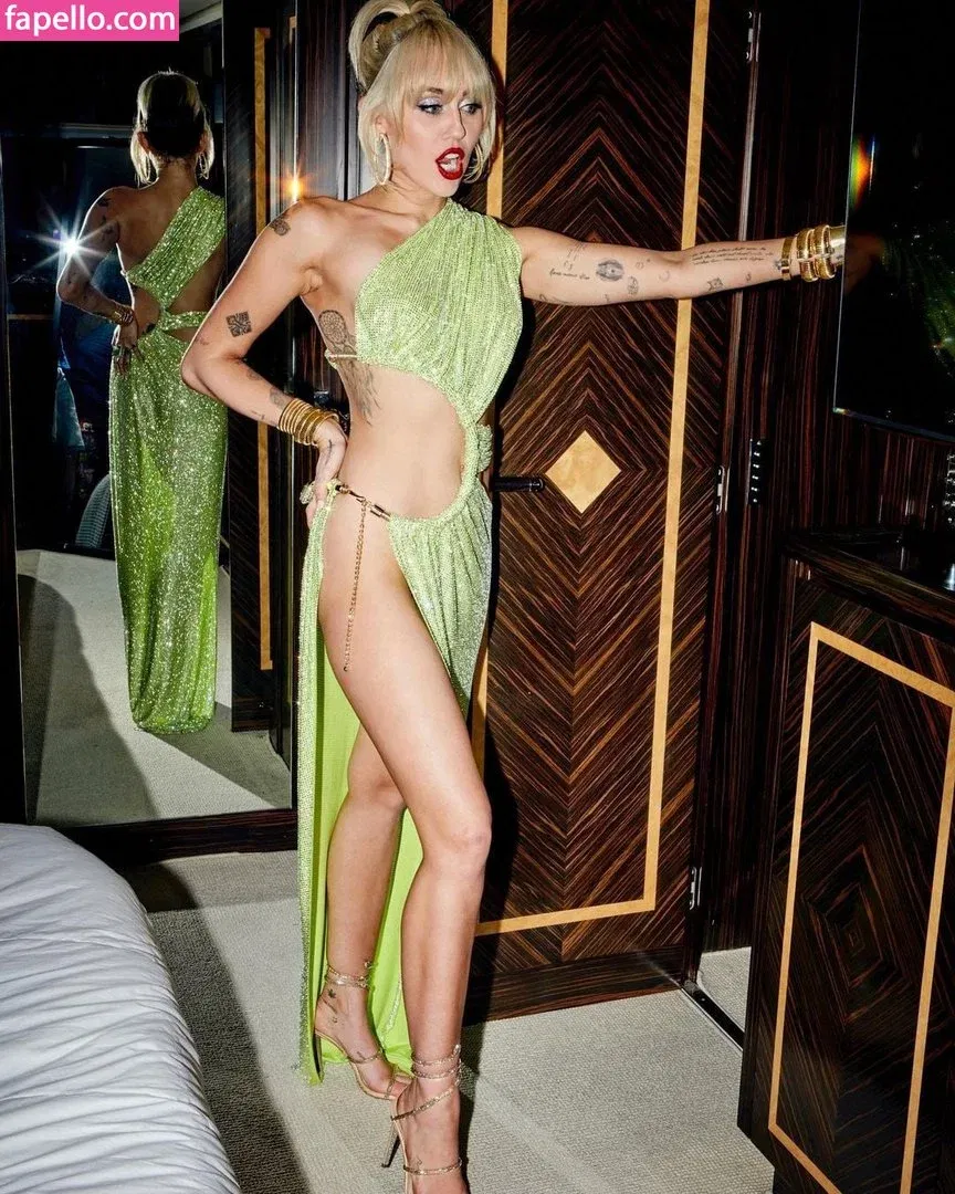 Miley Cyrus Onlyfans Photo Gallery 