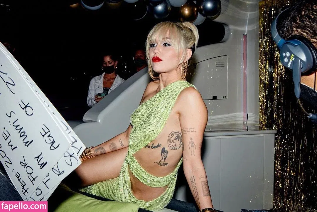 Miley Cyrus Onlyfans Photo Gallery 