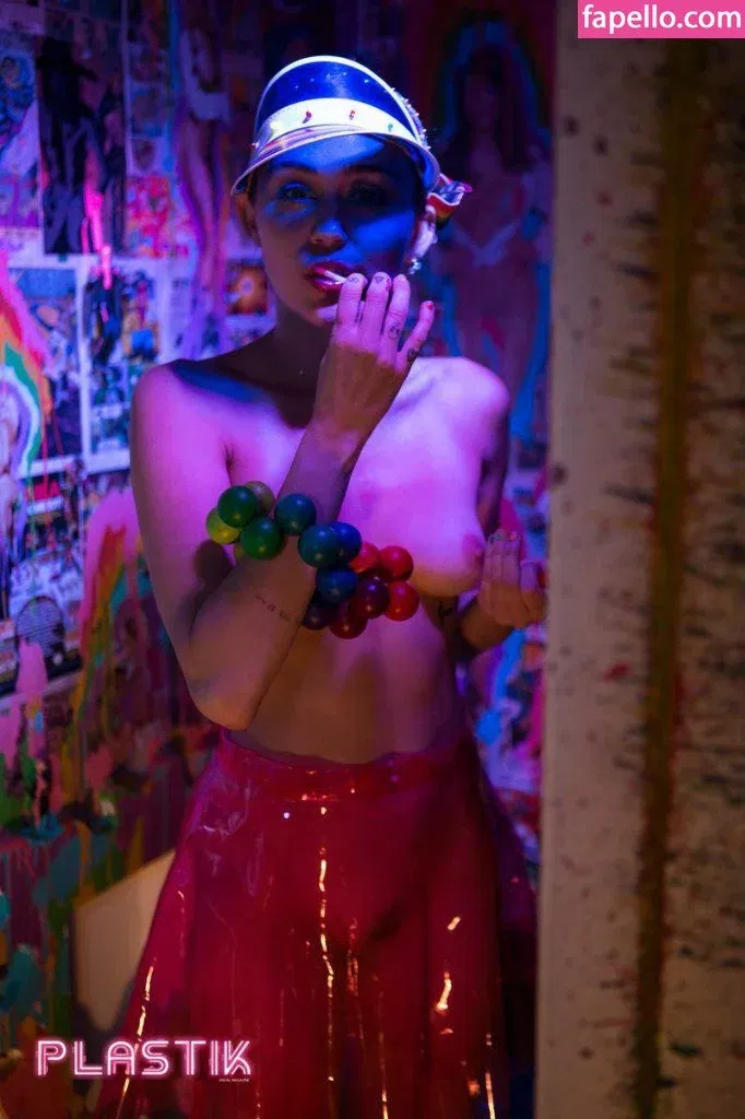 Miley Cyrus Onlyfans Photo Gallery 