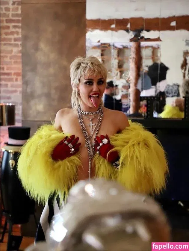 Miley Cyrus Onlyfans Photo Gallery 