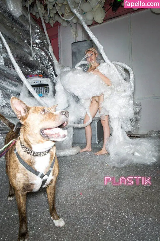 Miley Cyrus Onlyfans Photo Gallery 