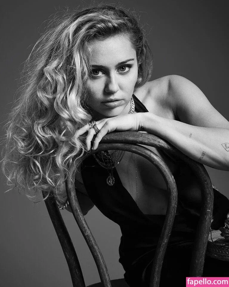 Miley Cyrus Onlyfans Photo Gallery 