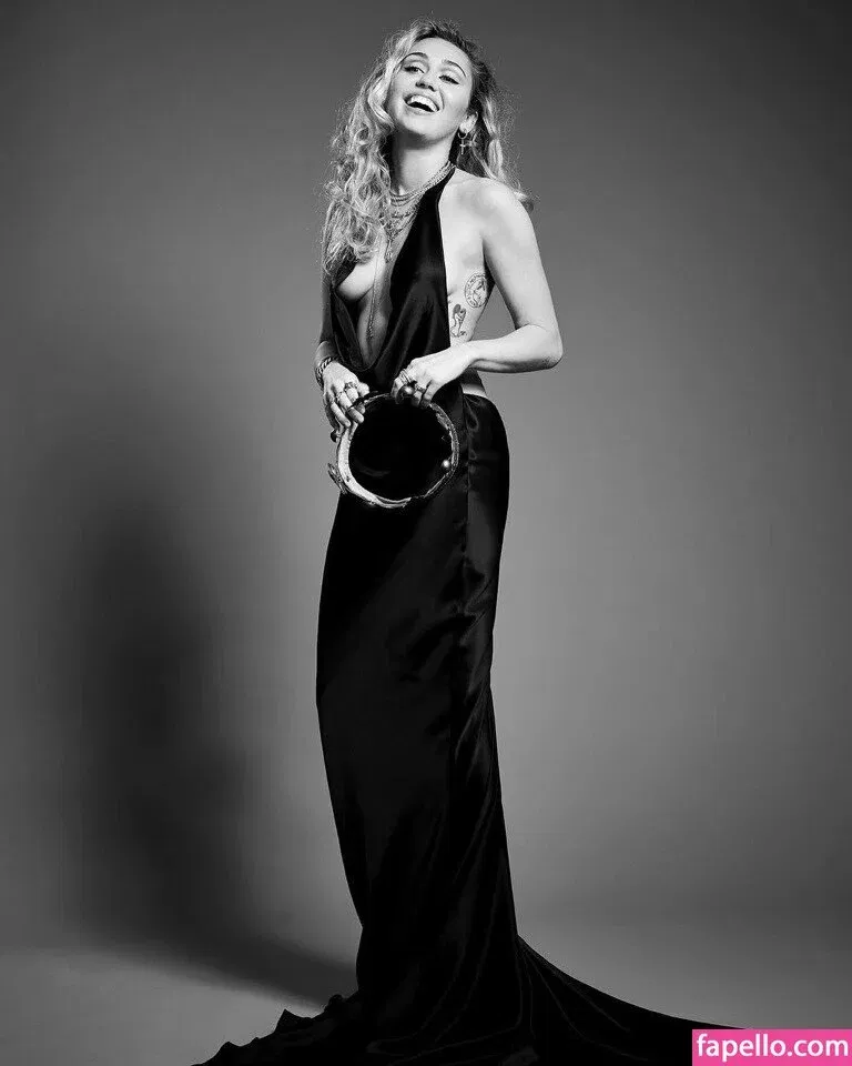 Miley Cyrus Onlyfans Photo Gallery 