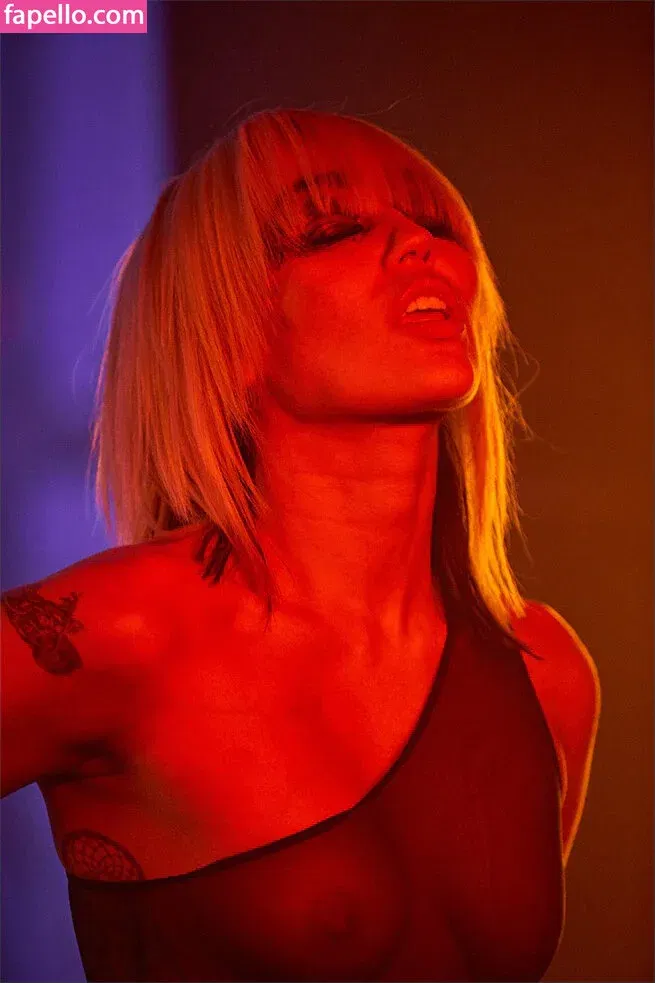 Miley Cyrus Onlyfans Photo Gallery 