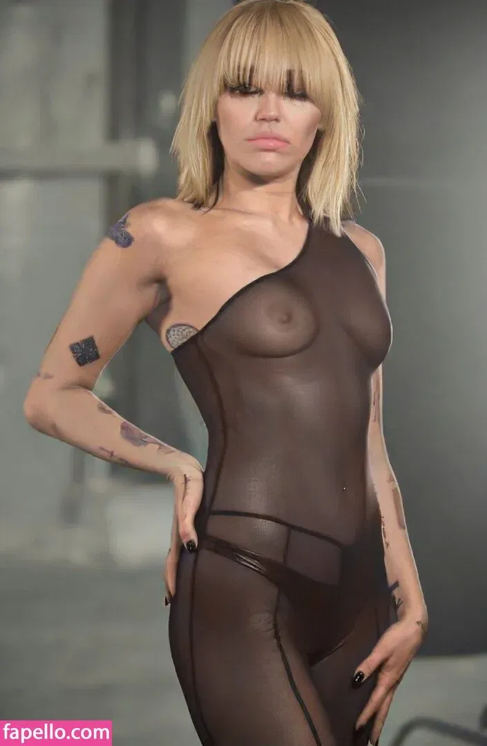 Miley Cyrus Onlyfans Photo Gallery 