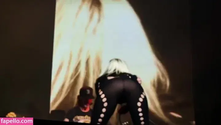 Miley Cyrus Onlyfans Photo Gallery 