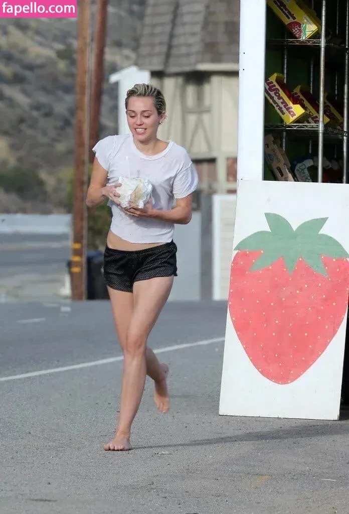 Miley Cyrus Onlyfans Photo Gallery 