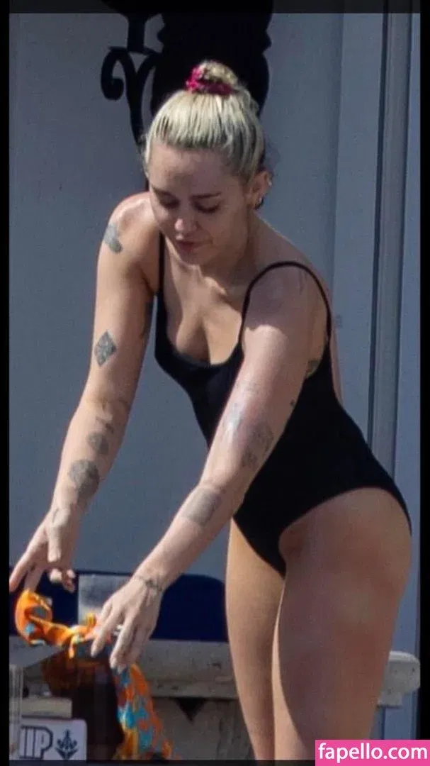 Miley Cyrus Onlyfans Photo Gallery 